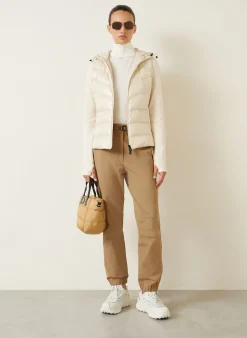 Daunenjacke im Materialmix