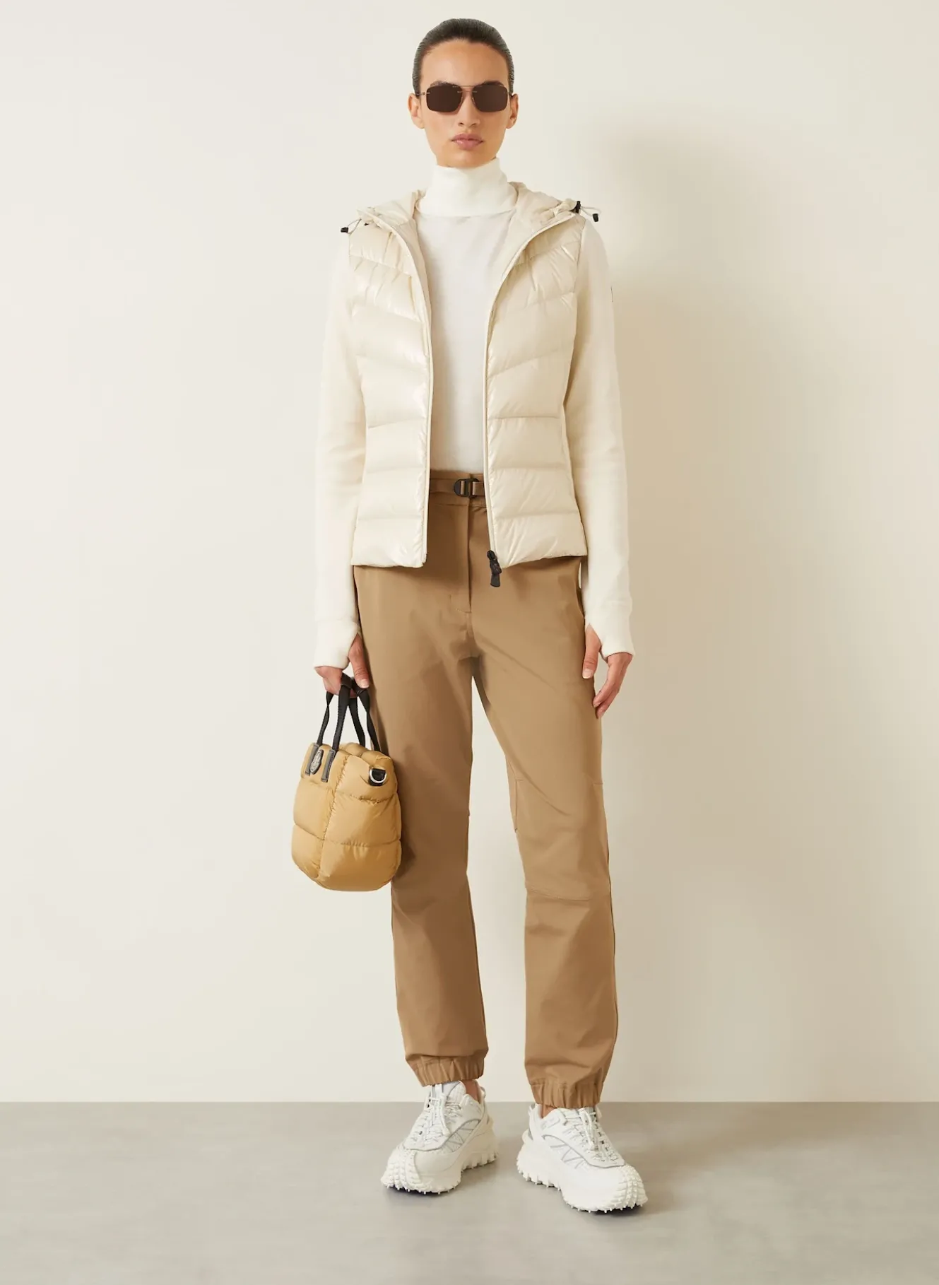 Daunenjacke im Materialmix