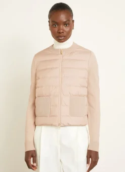 Daunenjacke im Materialmix