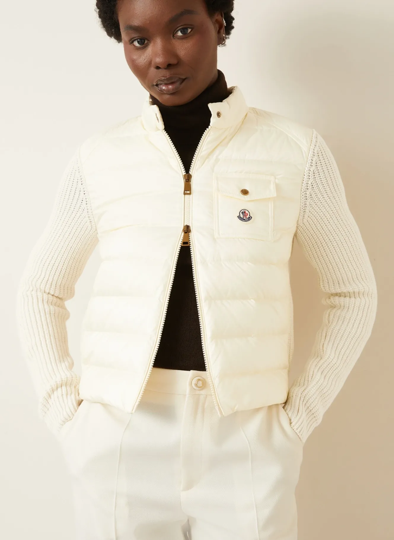 Daunenjacke im Materialmix
