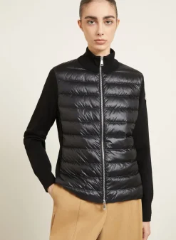 Daunenjacke im Materialmix
