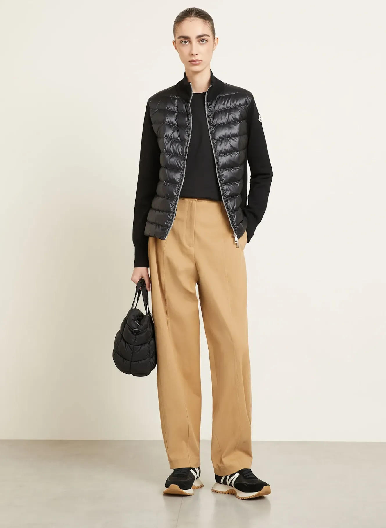 Daunenjacke im Materialmix