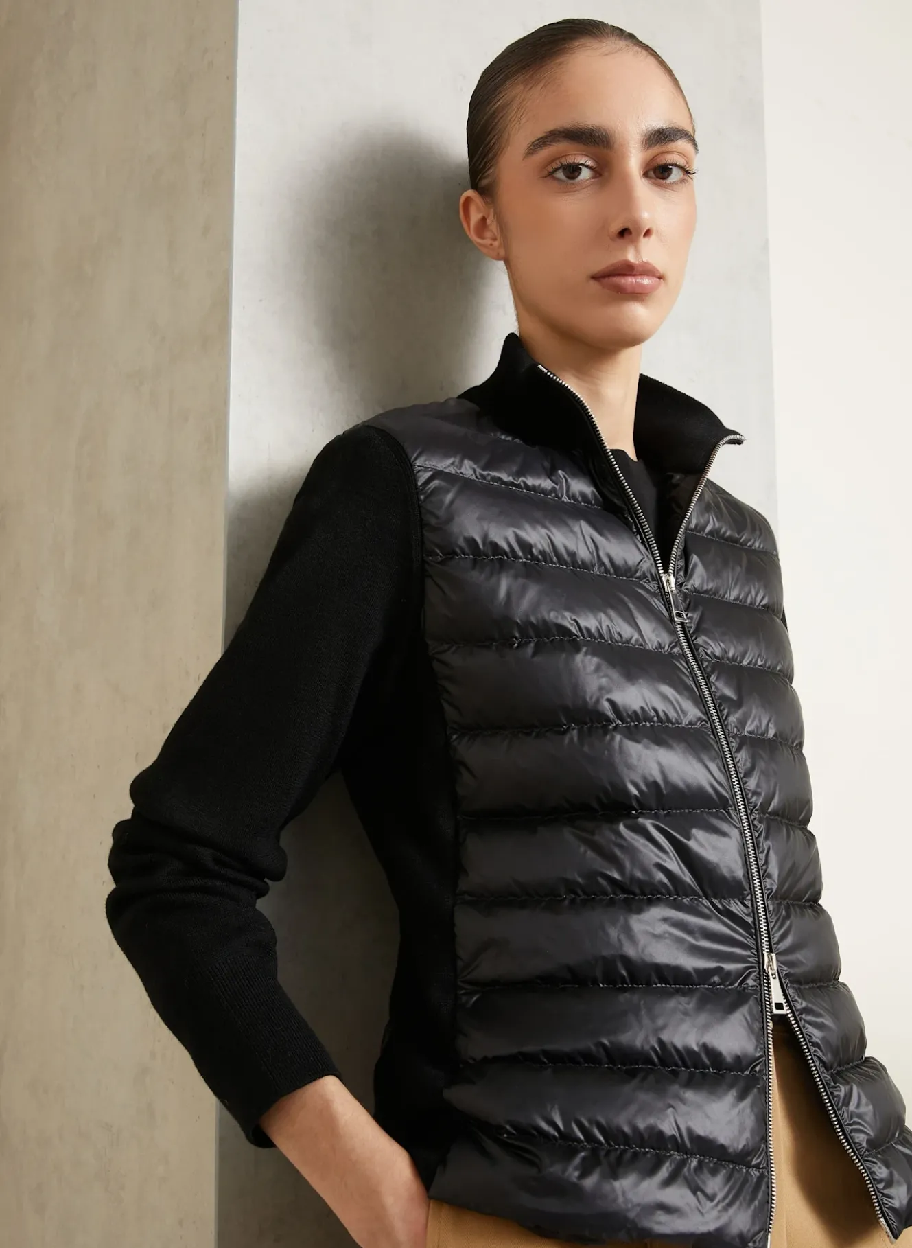 Daunenjacke im Materialmix