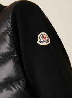 Daunenjacke im Materialmix