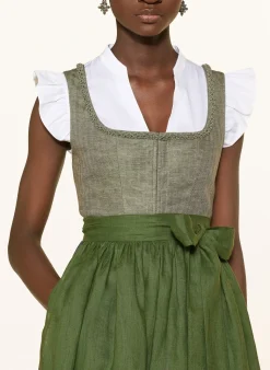 Dirndl im Materialmix