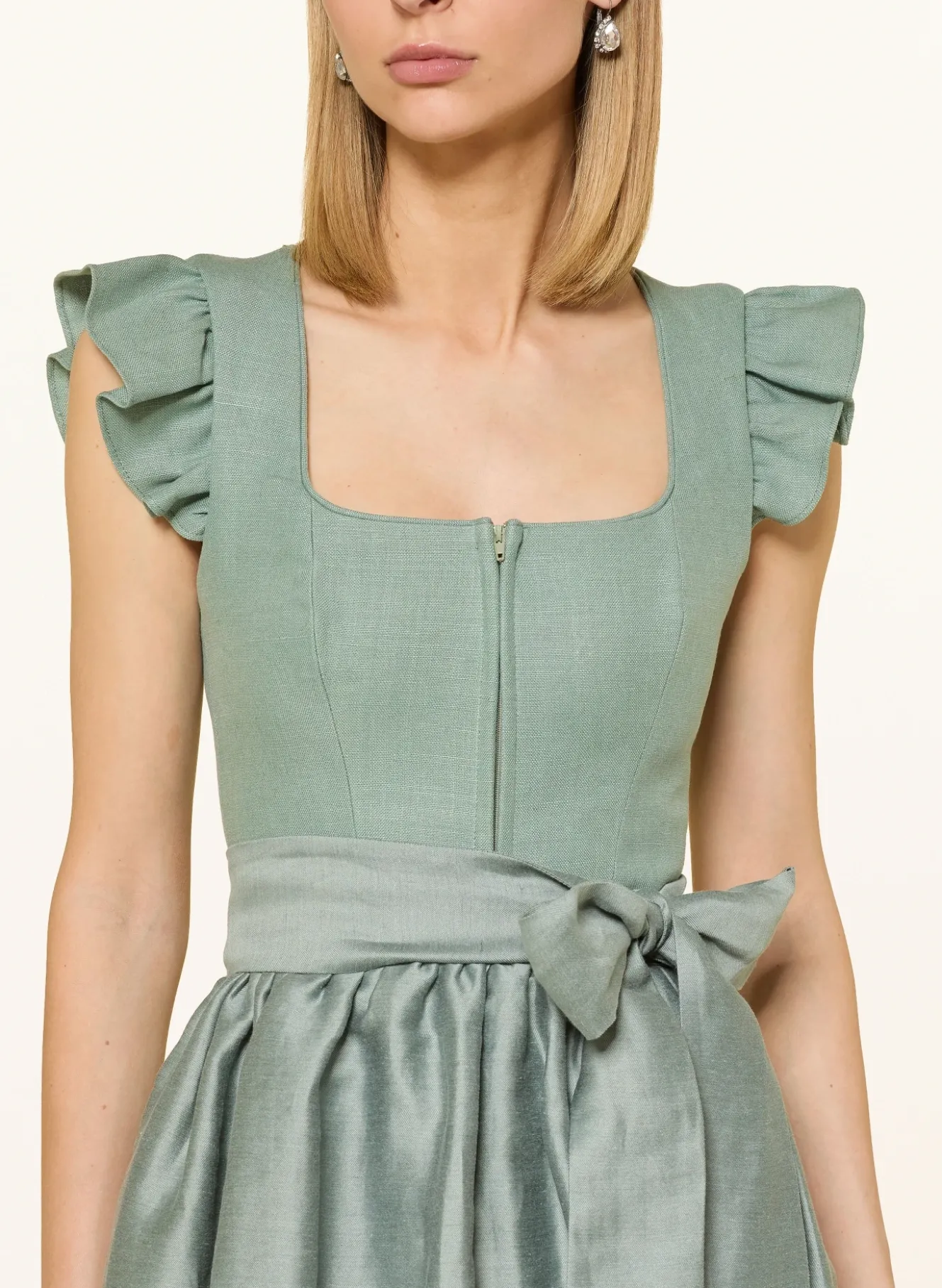 Dirndl MARIE mit Leinen und Rüschen