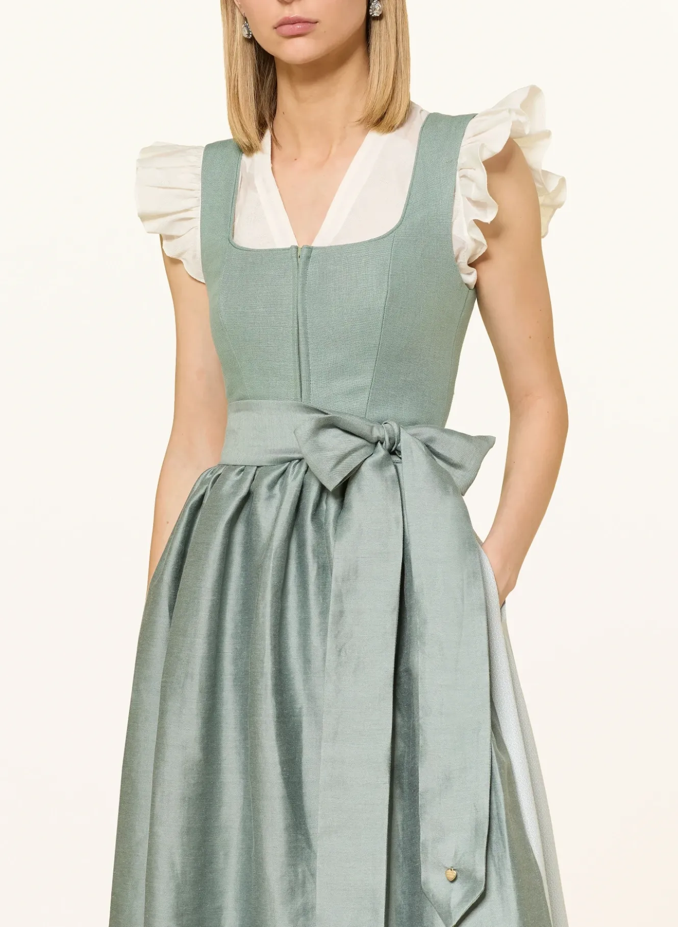 Dirndl MARIE mit Leinen und Rüschen