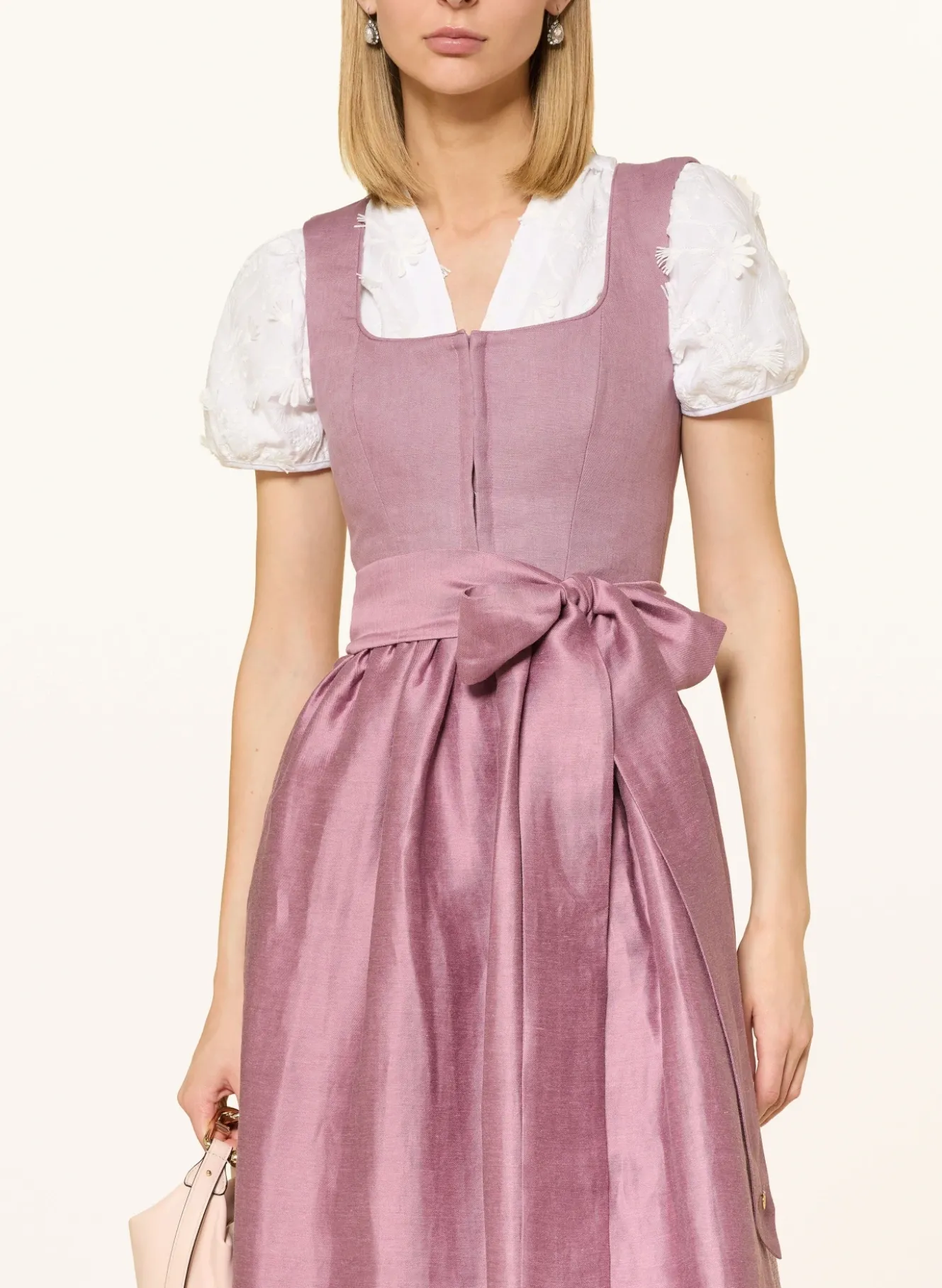 Dirndl MARIE mit Leinen und Rüschen