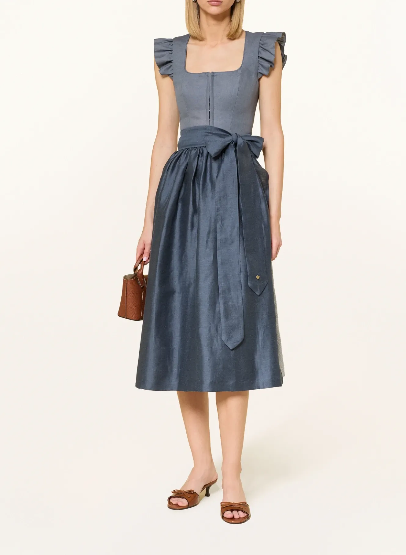 Dirndl MARIE mit Leinen und Rüschen