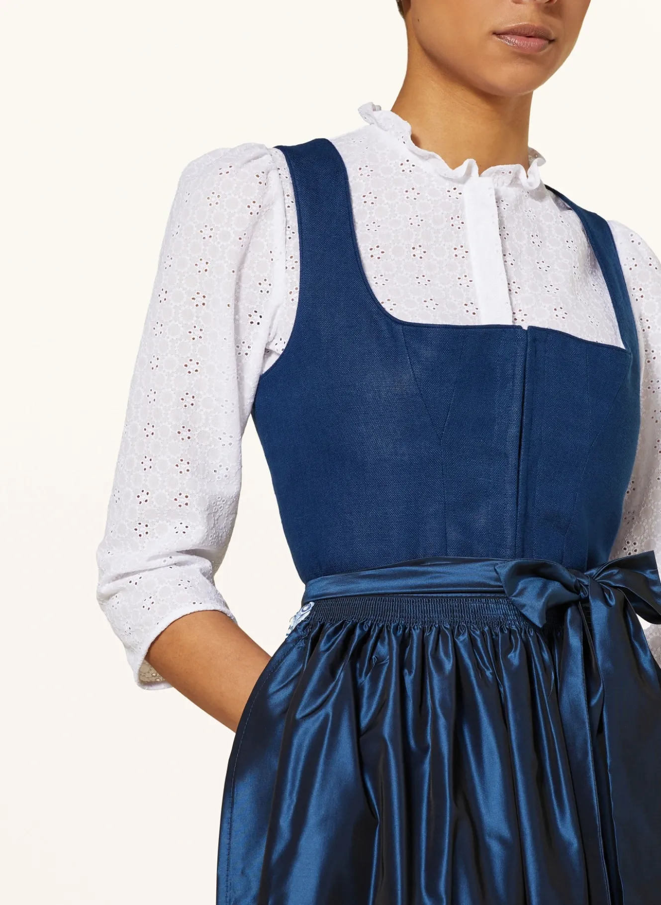 Dirndl mit Leinen