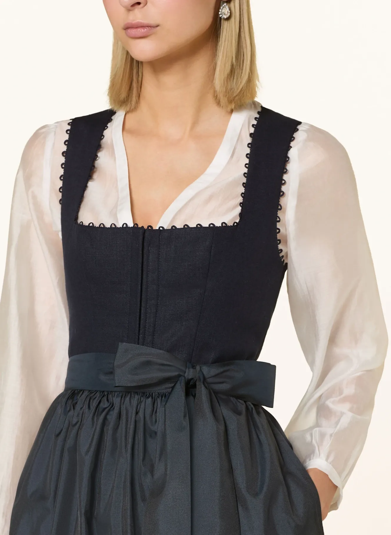 Dirndl MÜNCHEN mit Leinen