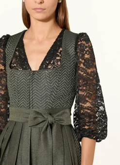 Dirndlbluse LOU aus Lochspitze und mit 3/4-Arm