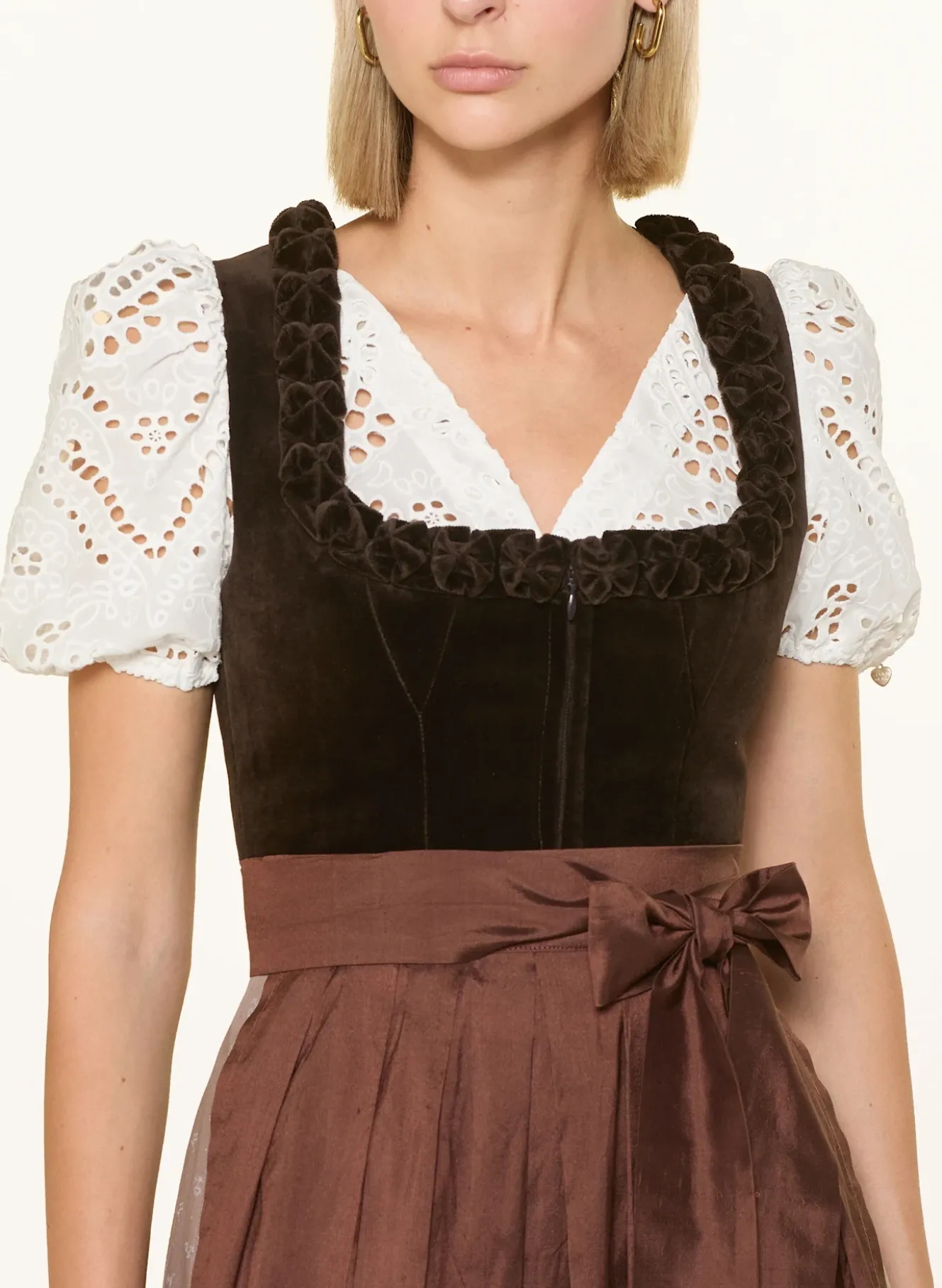 Dirndlbluse LOU aus Lochspitze