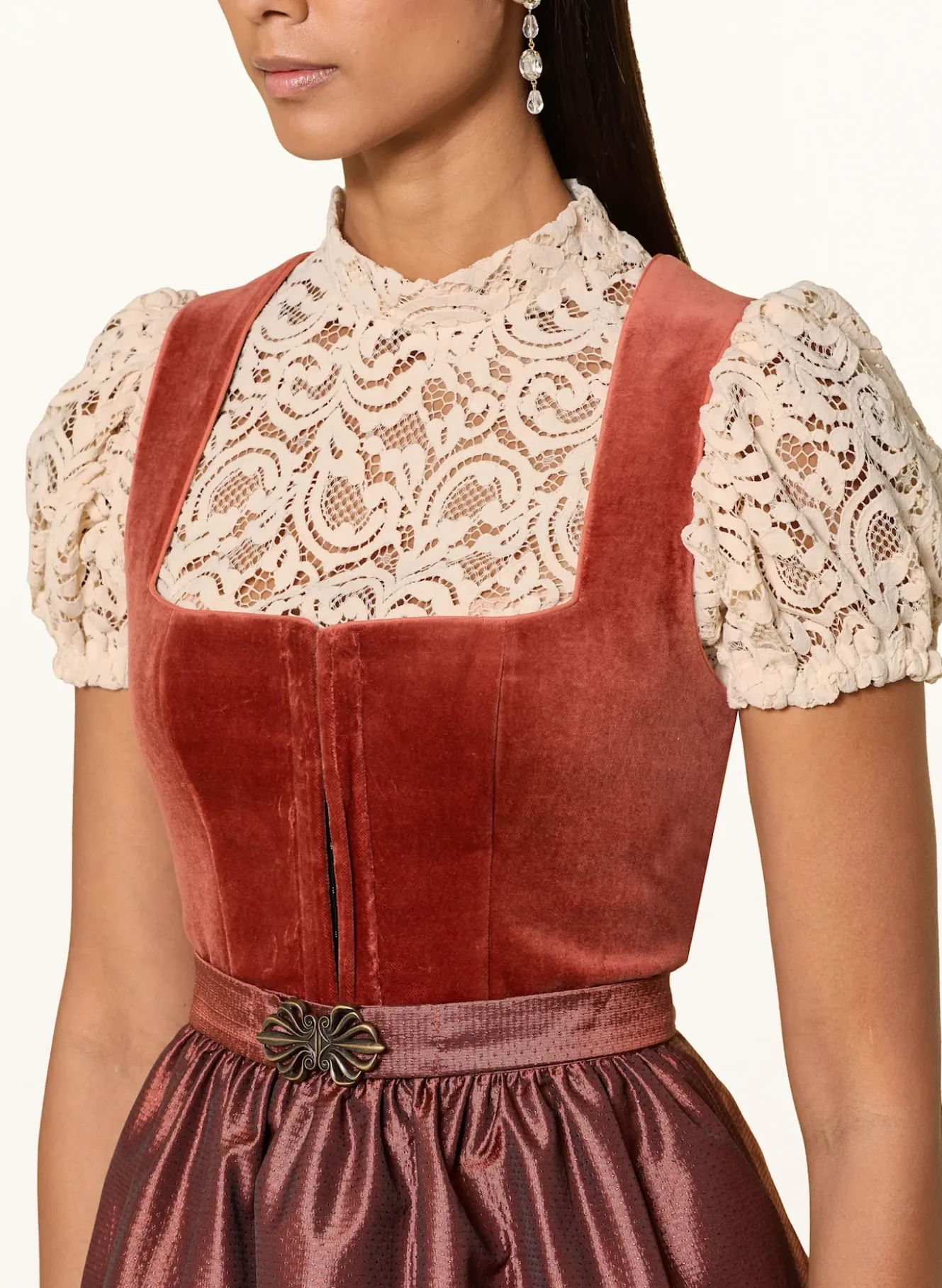 Dirndlbluse PINA aus Lochspitze