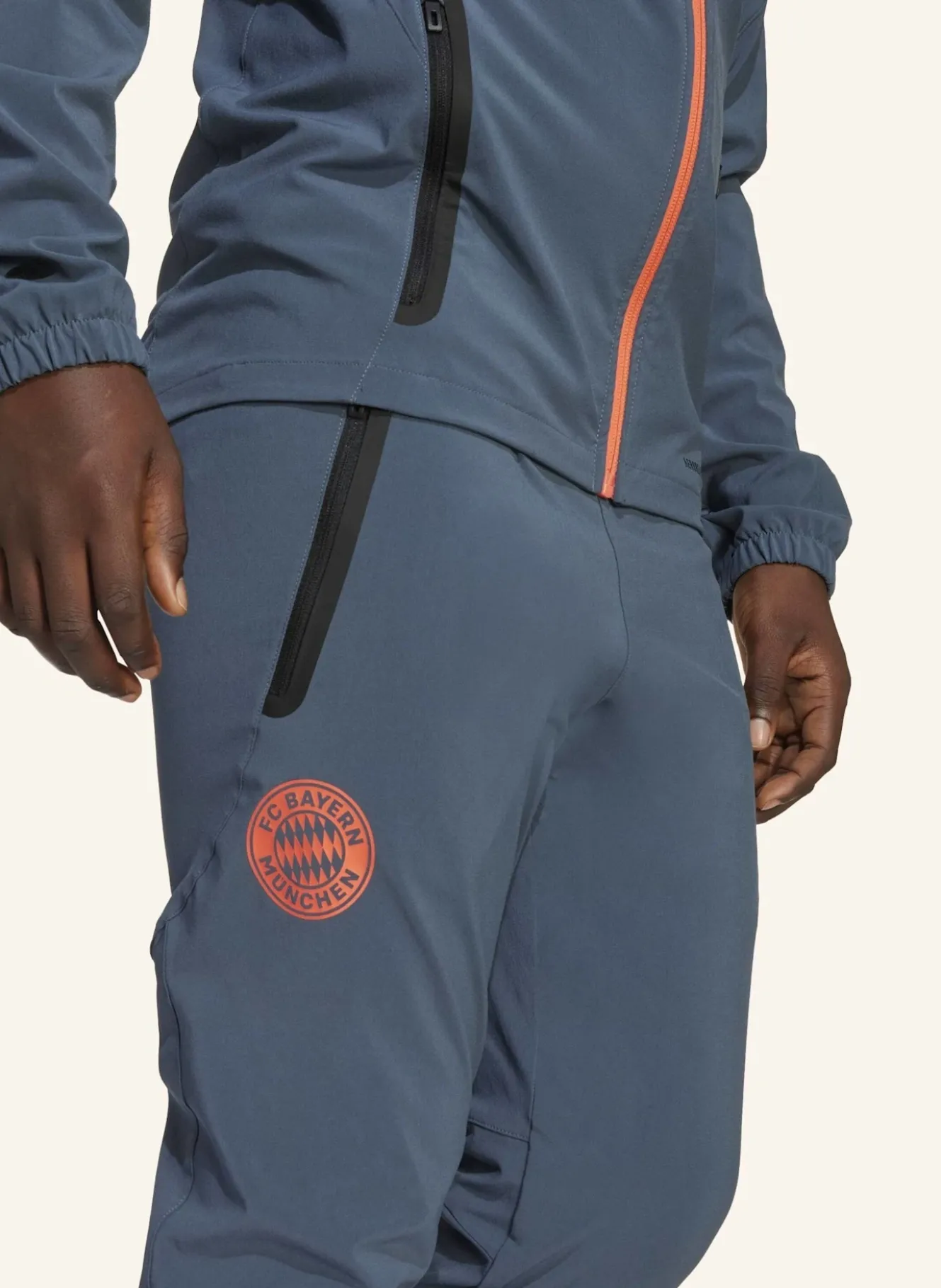 FC BAYERN MÜNCHEN TIRO 25 COMPETITION KIDS VIS TECH TRAVEL HOSE