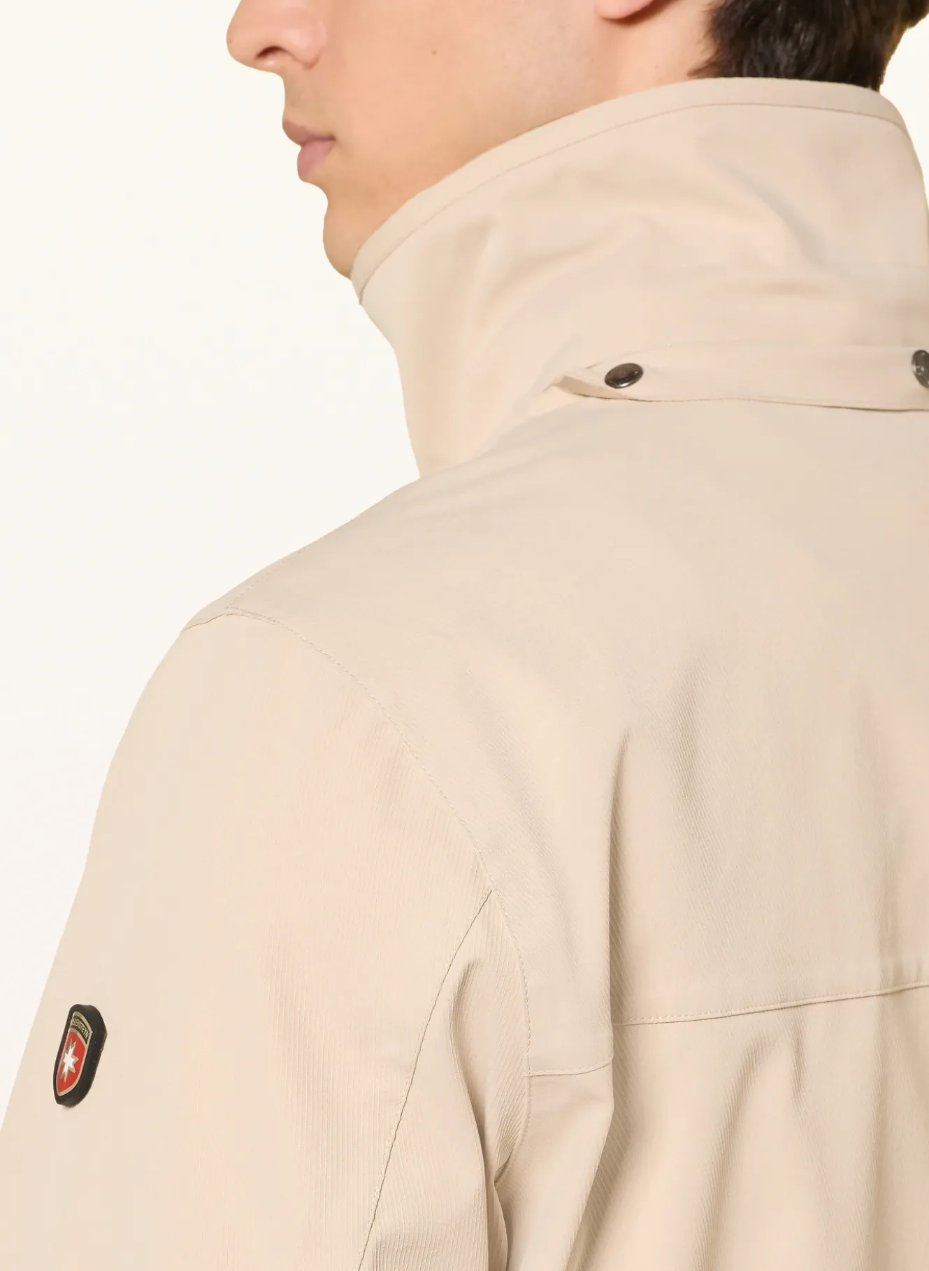 Funktionsjacke mit abnehmbarer Kapuze