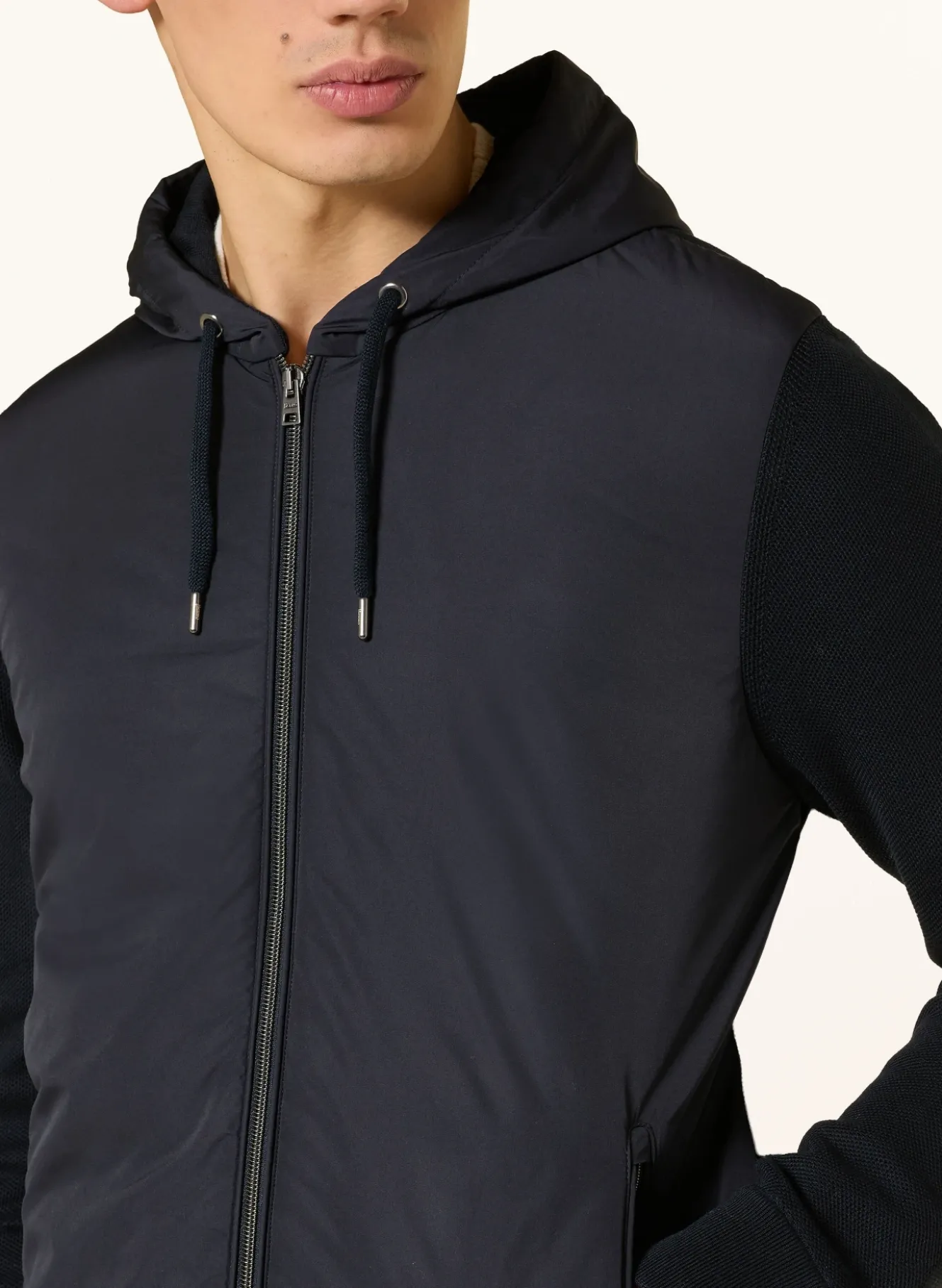 Jacke im Materialmix