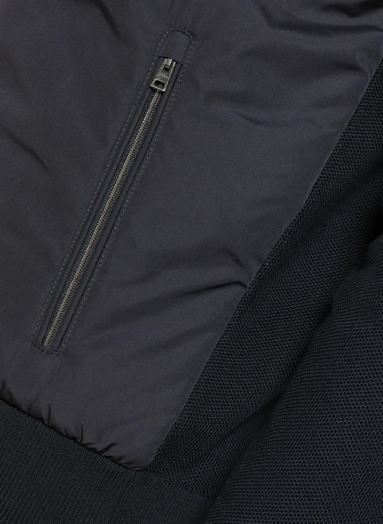Jacke im Materialmix