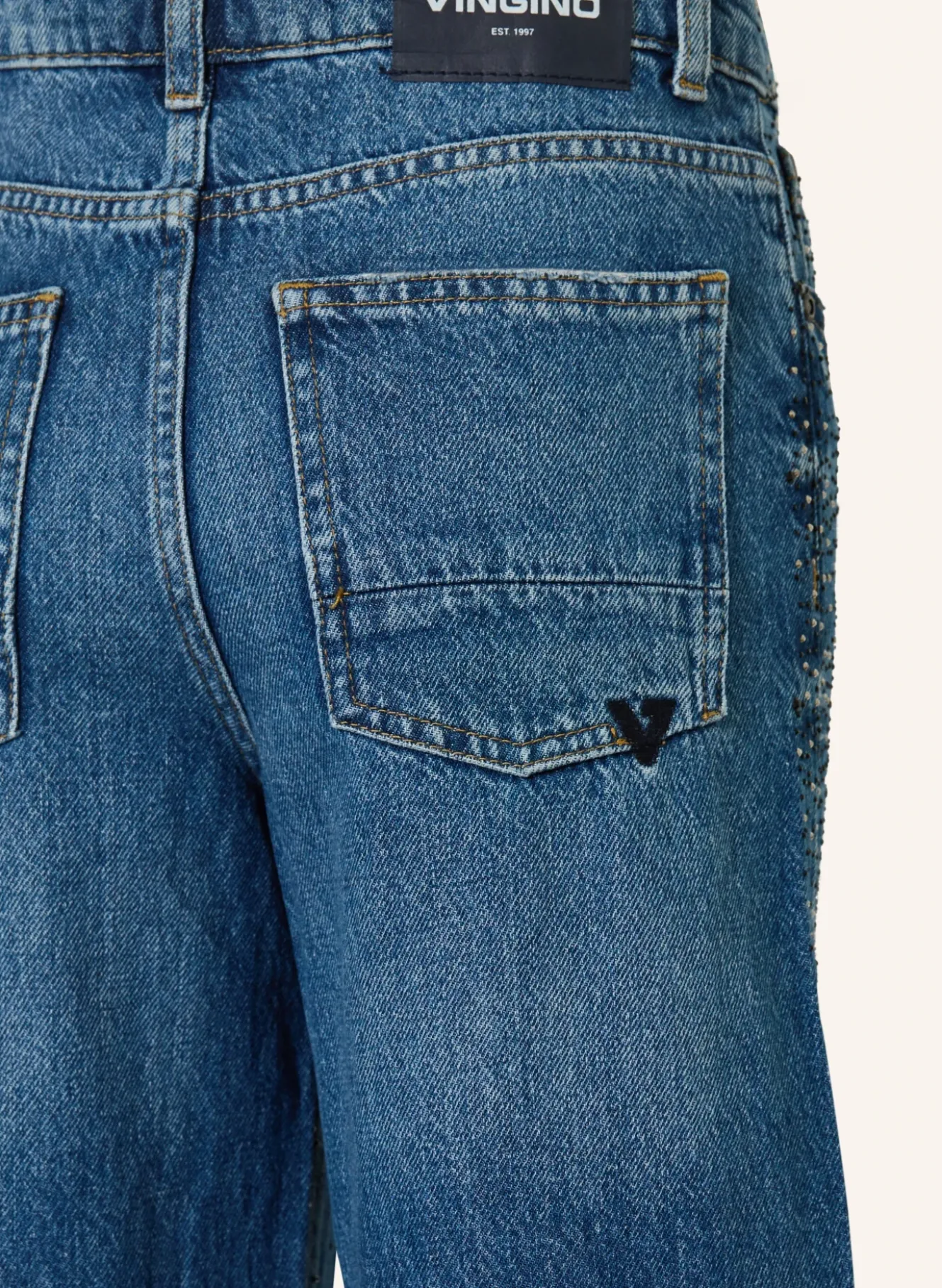 Jeans mit Schmucksteinen