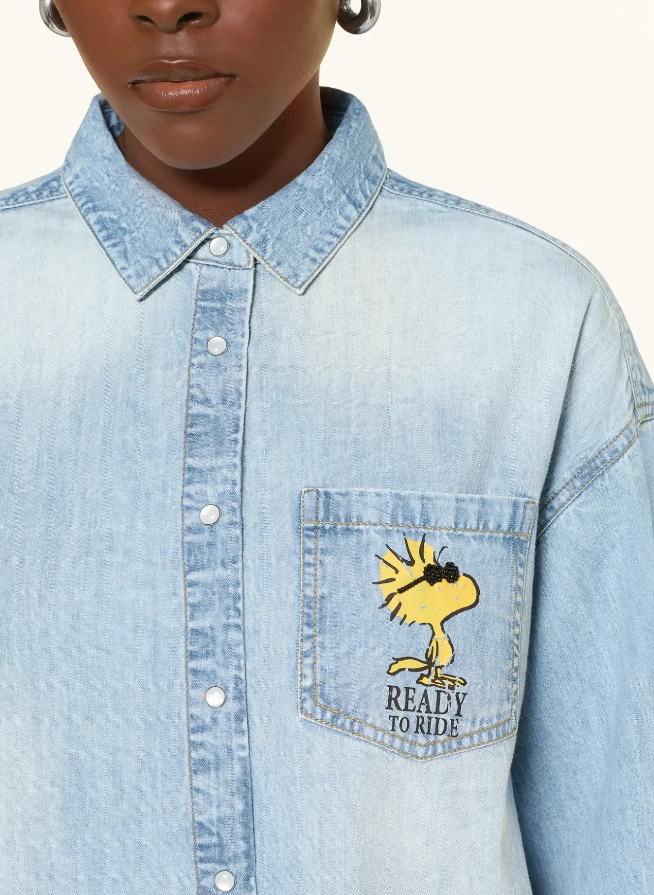 Jeansbluse mit Schmucksteinen