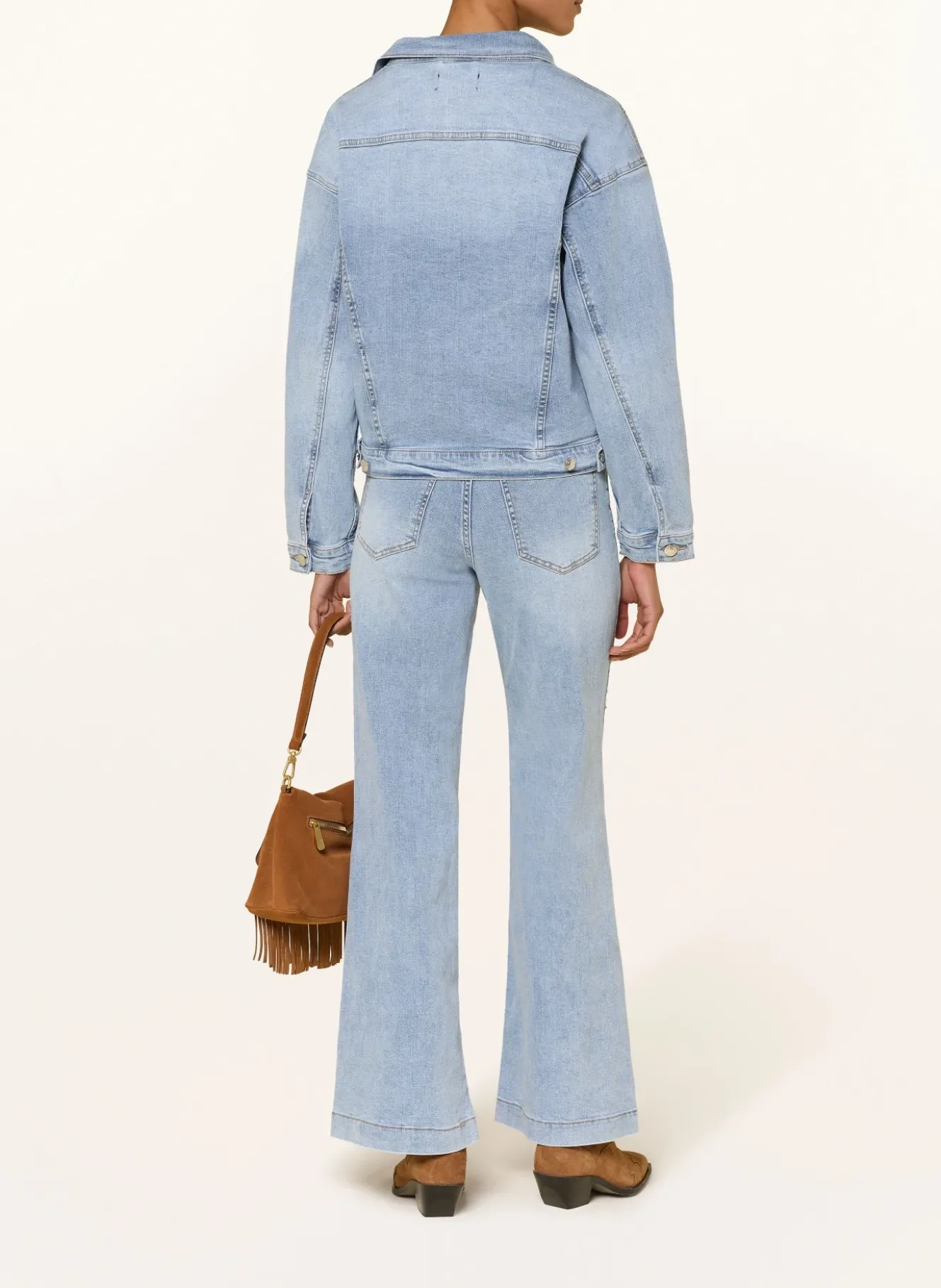 Jeansjacke mit Nieten