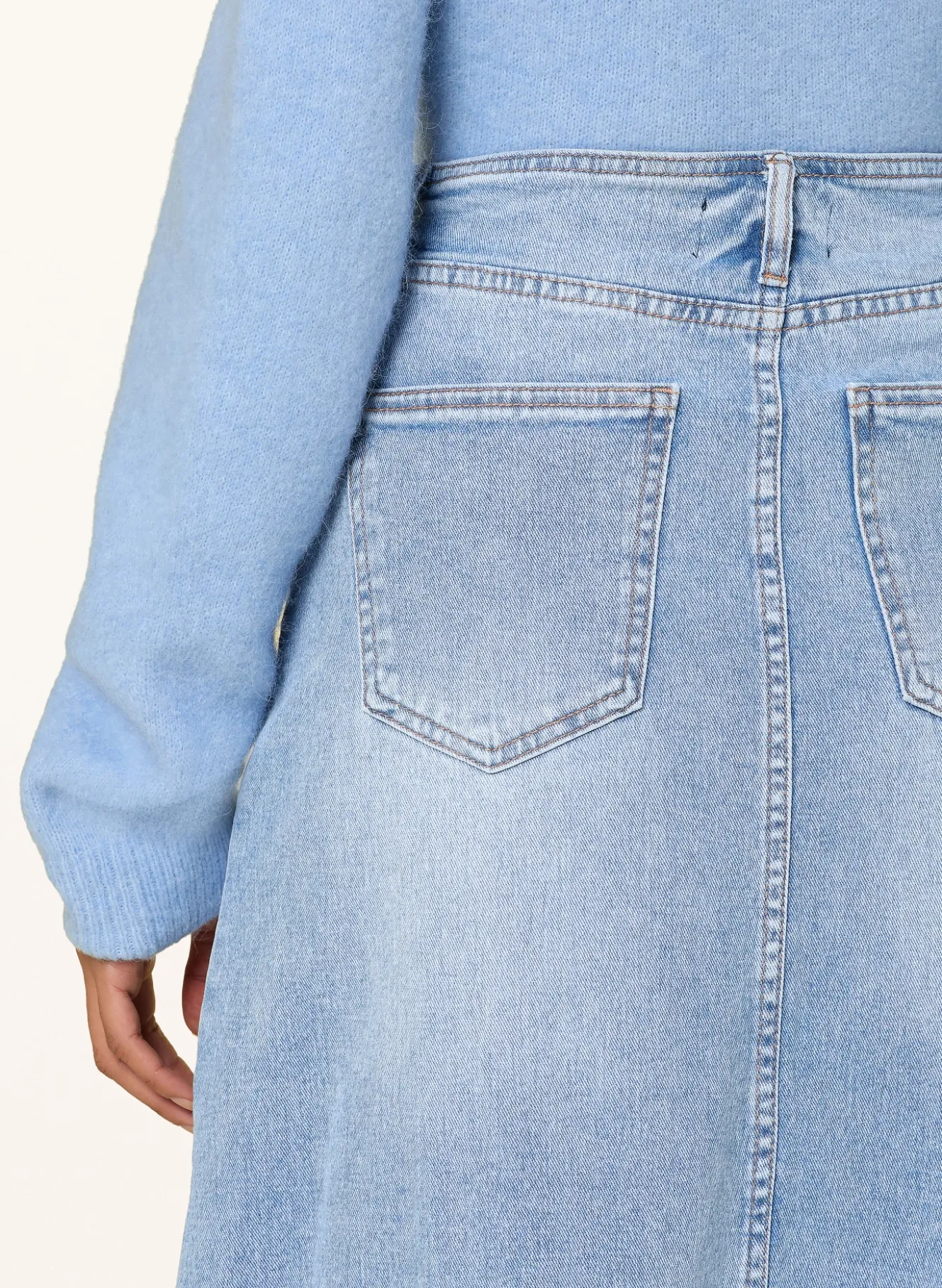 Jeansrock mit Schmucksteinen