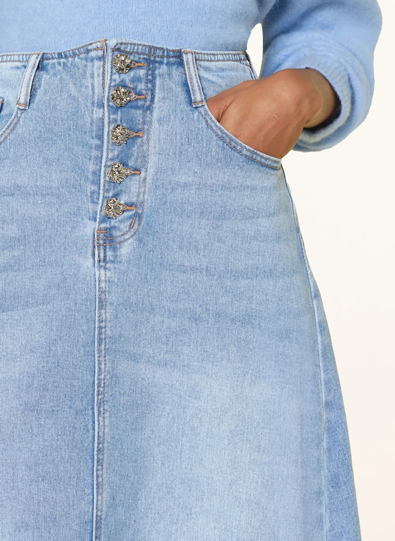 Jeansrock mit Schmucksteinen