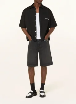 Jeansshorts mit Nieten