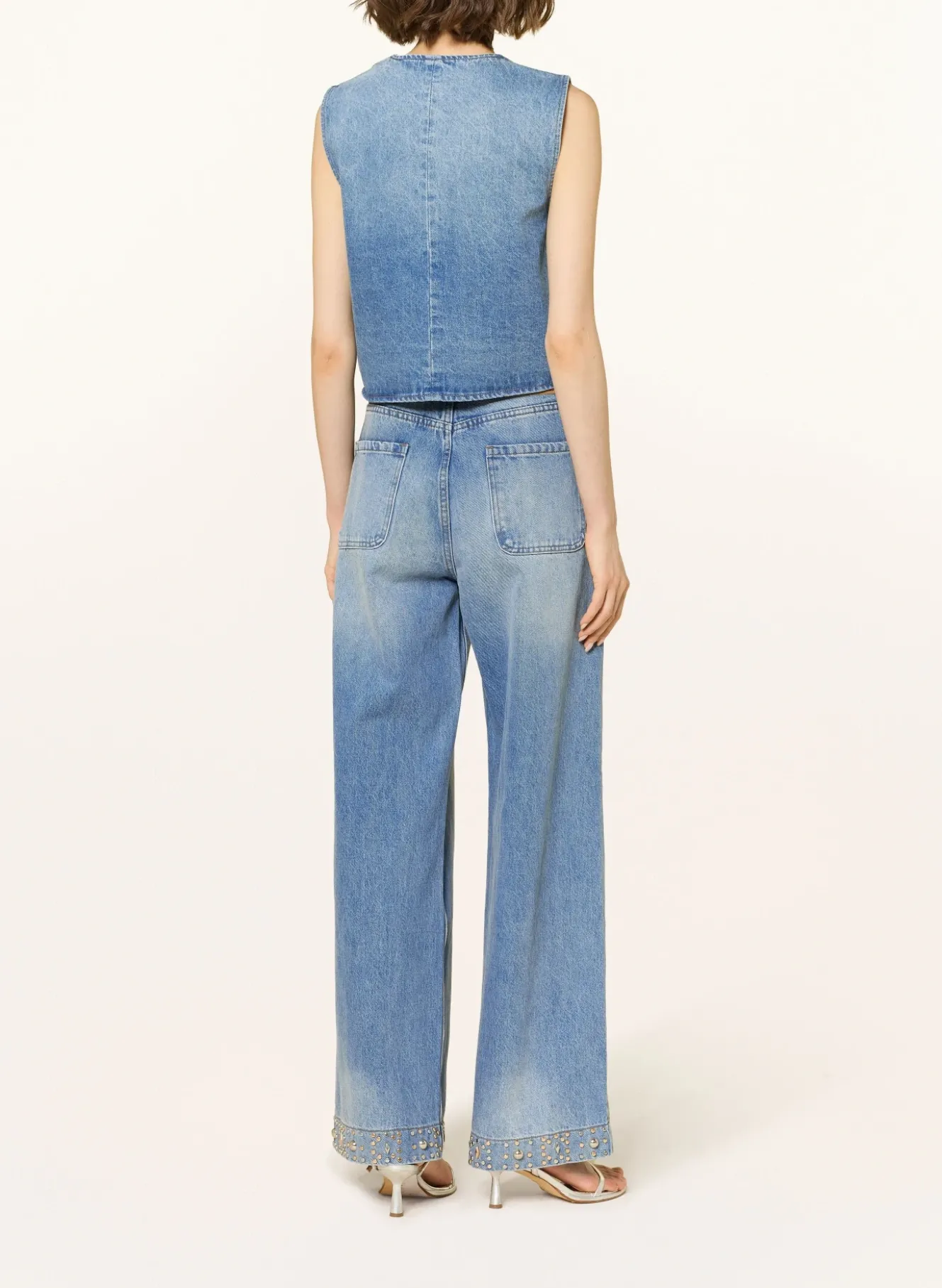 Jeansweste mit Nieten