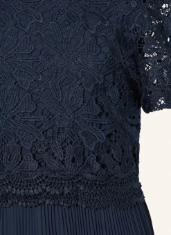 Jumpsuit mit Spitze und Plissees