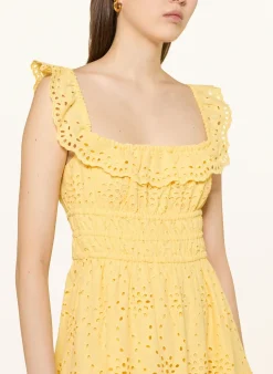Kleid aus Lochspitze