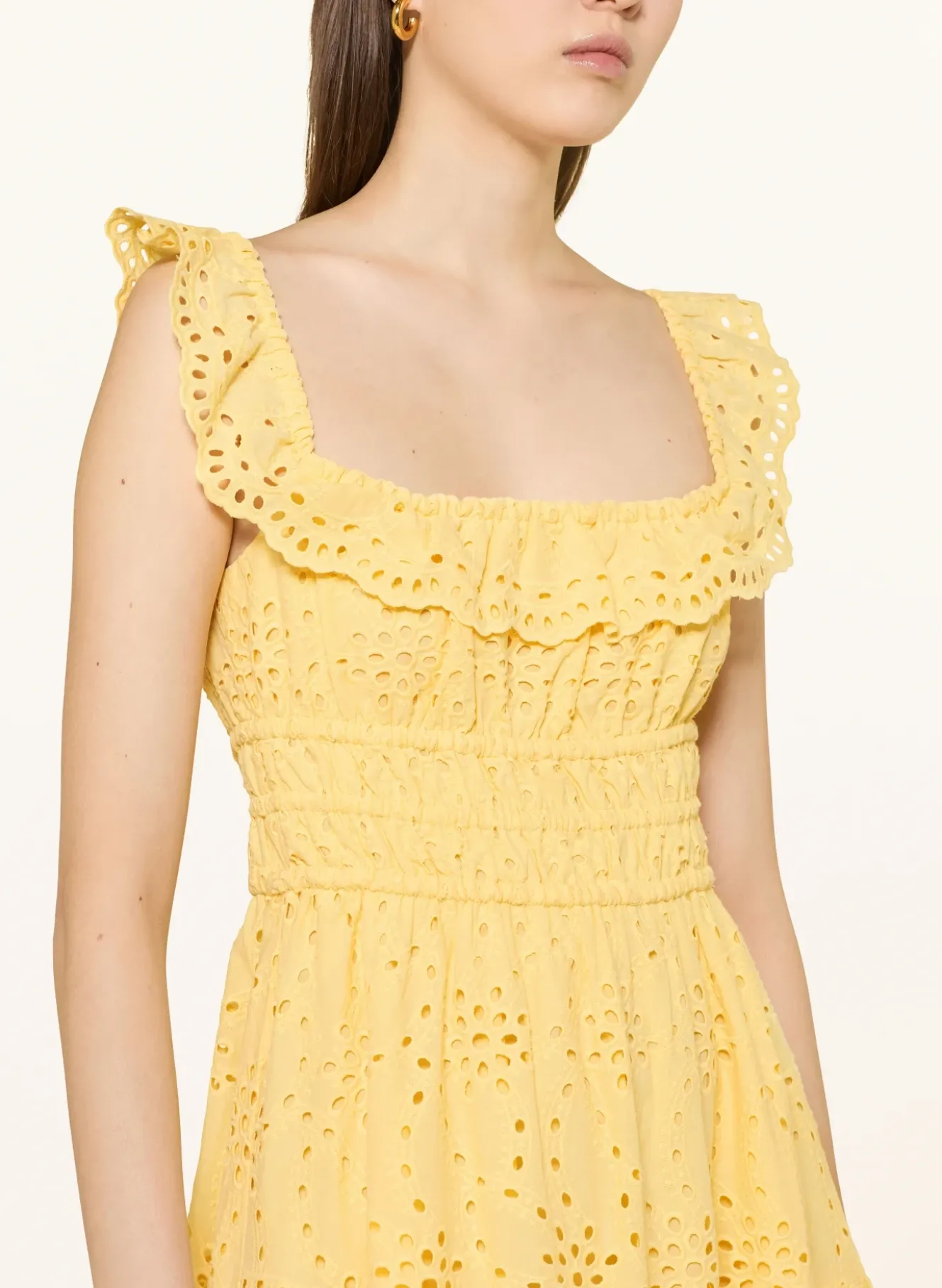 Kleid aus Lochspitze