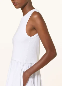 Kleid im Materialmix