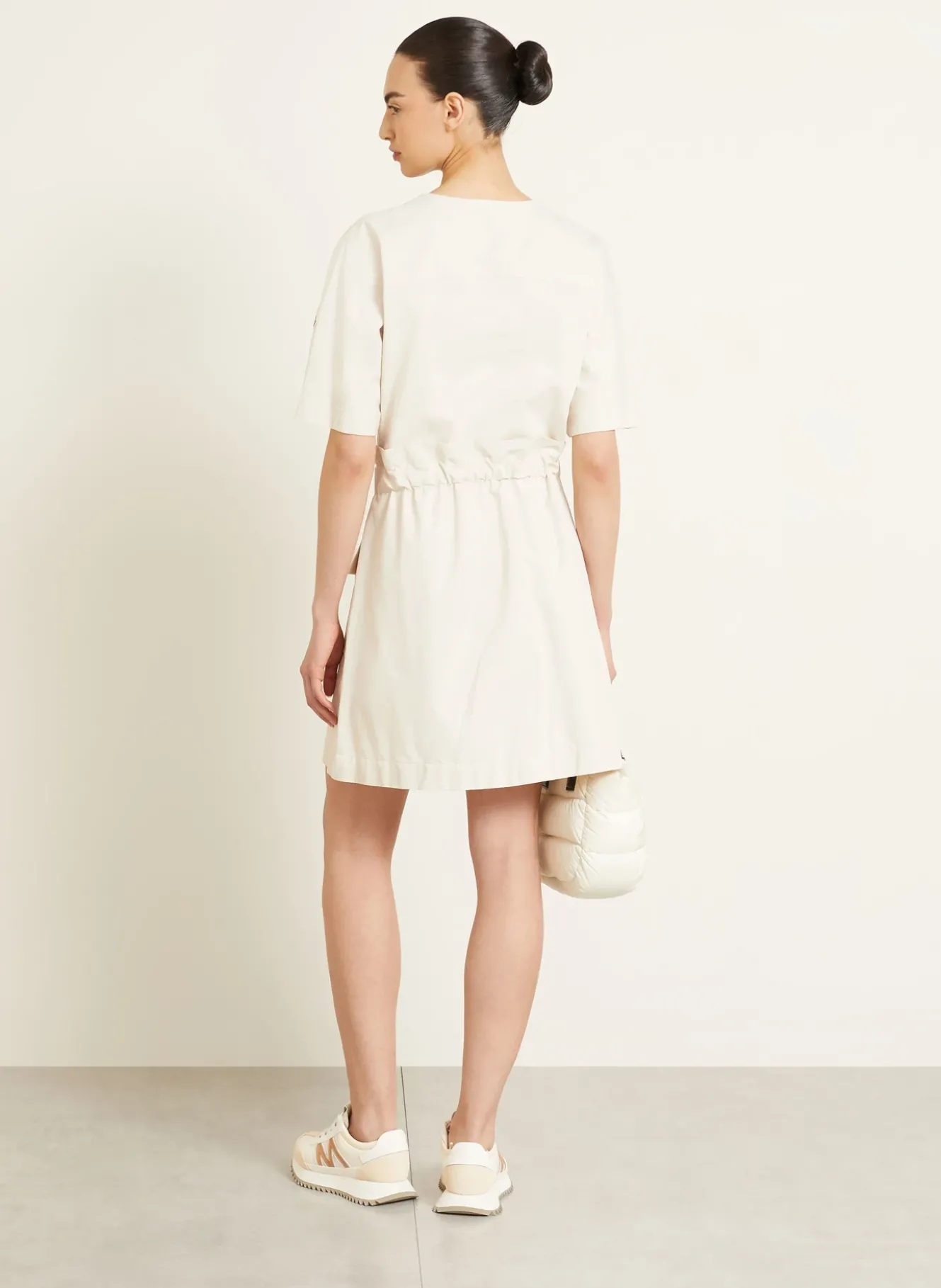 Kleid im Materialmix