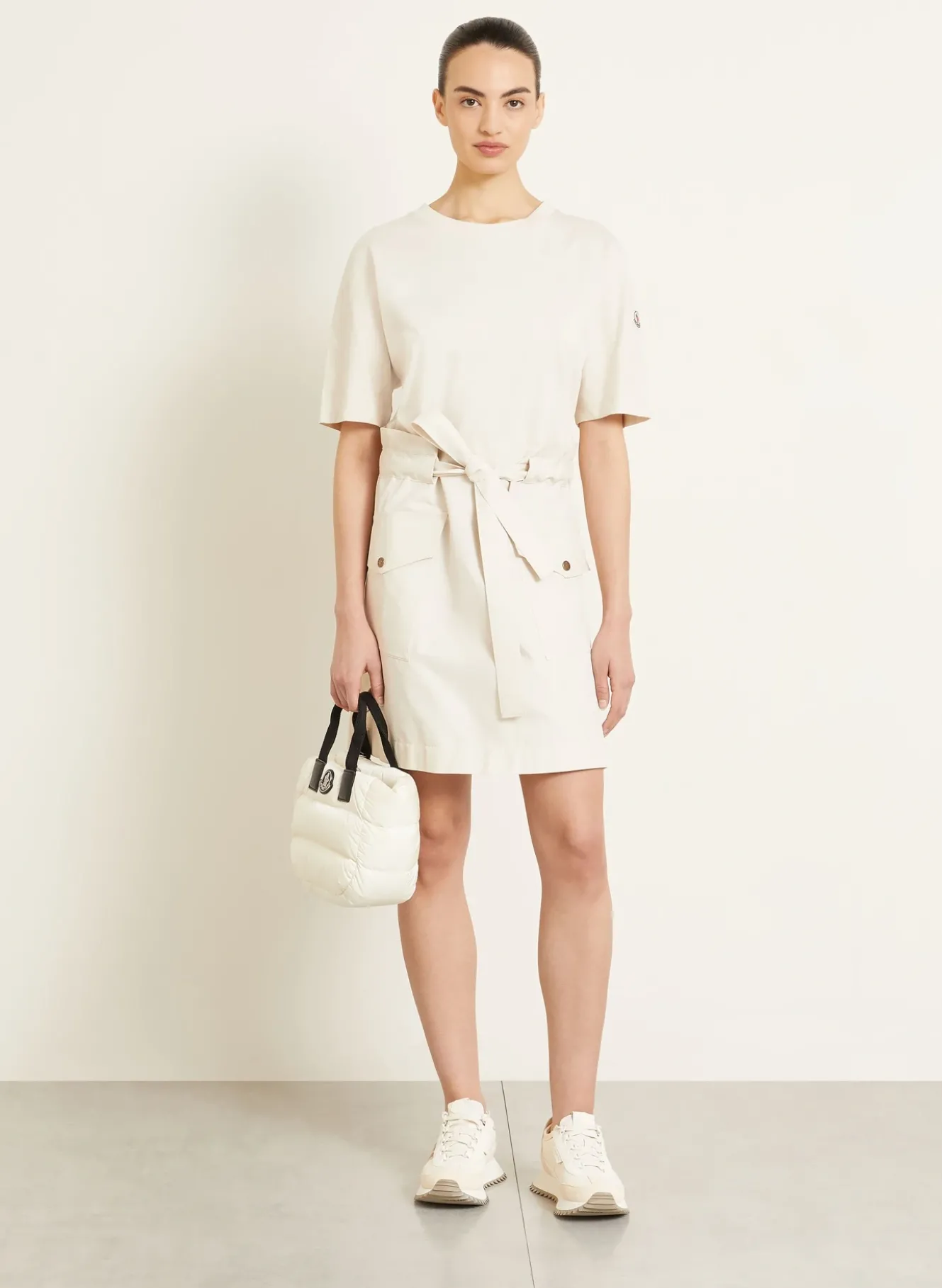 Kleid im Materialmix