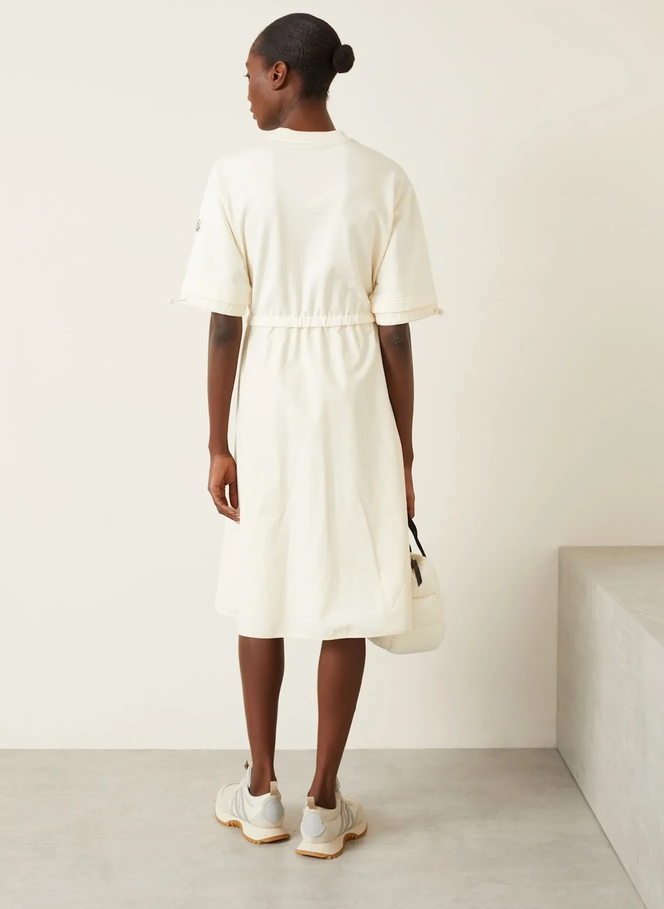 Kleid im Materialmix