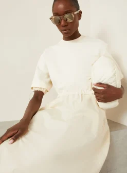 Kleid im Materialmix