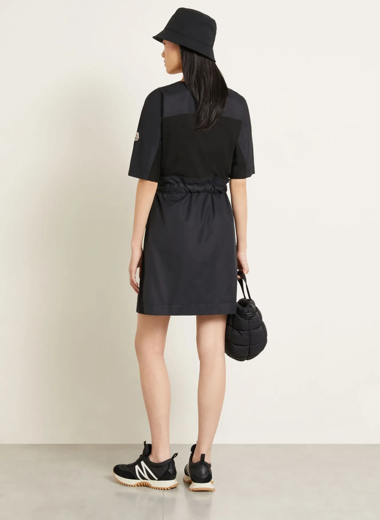 Kleid im Materialmix