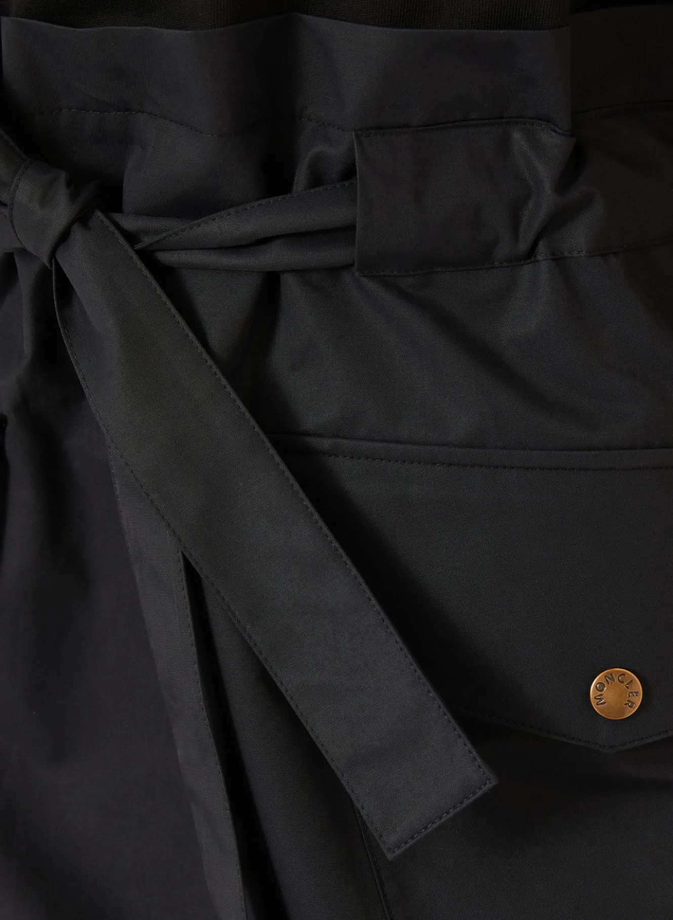 Kleid im Materialmix