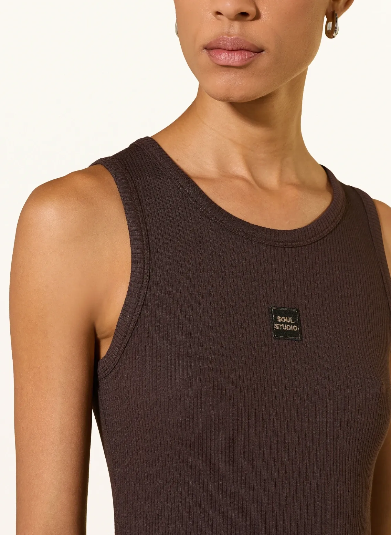 Kleid im Materialmix
