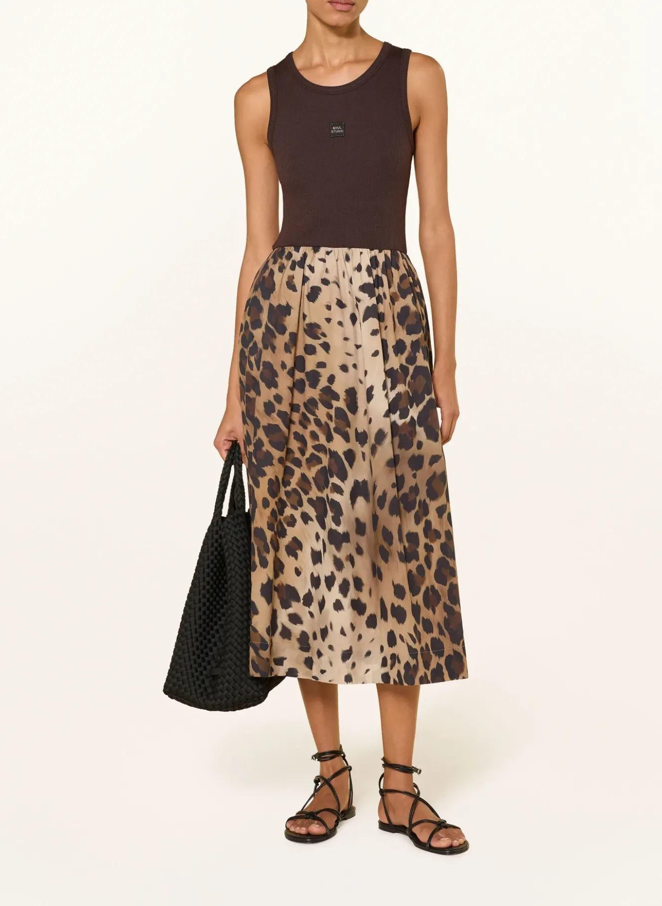 Kleid im Materialmix