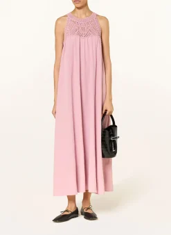 Kleid im Materialmix