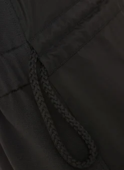 Kleid im Materialmix