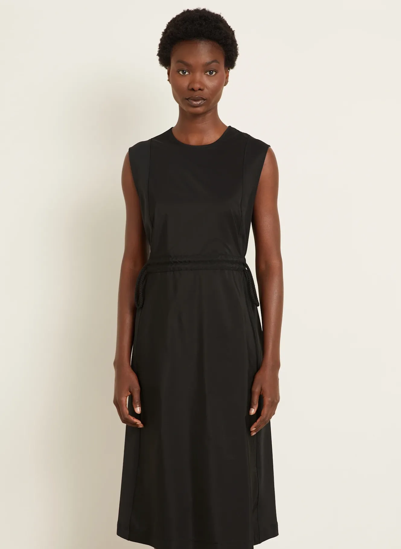 Kleid im Materialmix