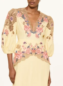 Kleid mit Leinen und Lochspitze
