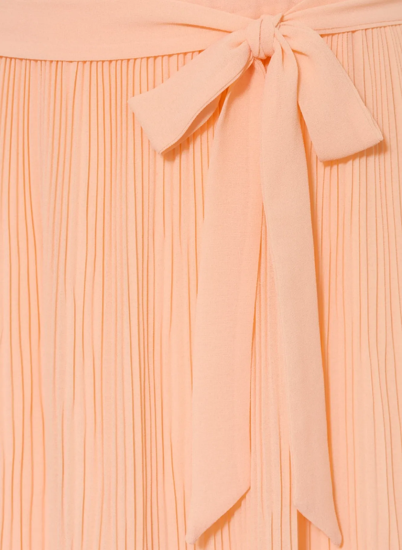 Kleid mit Plissees