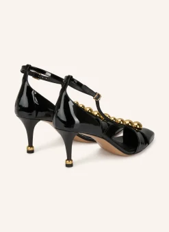 Lack-Pumps mit Nieten