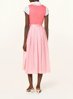 Leinen-Dirndl im Materialmix