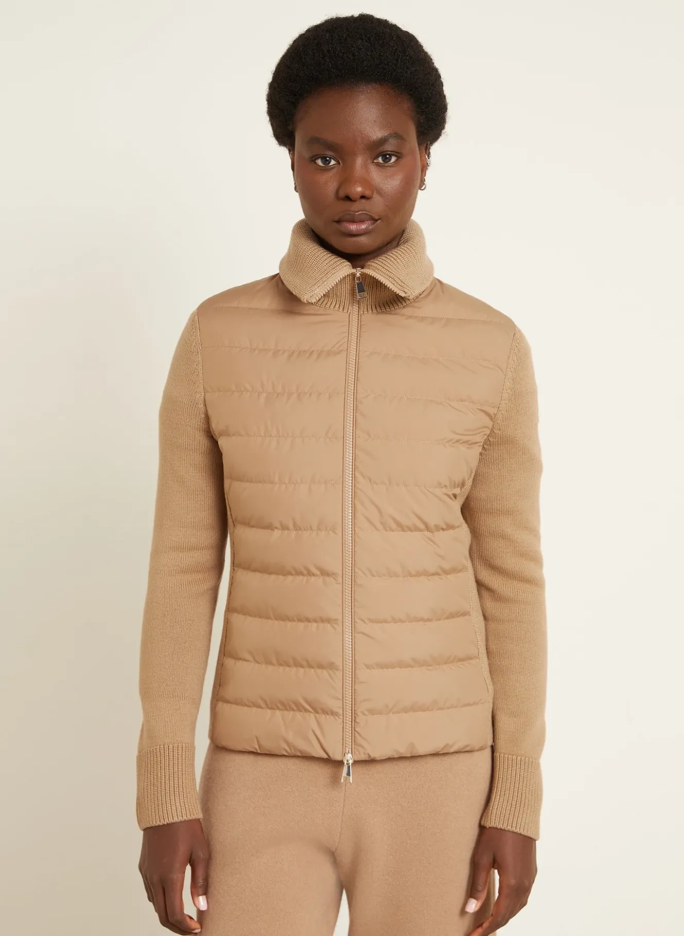 Lightweight-Daunenjacke im Materialmix