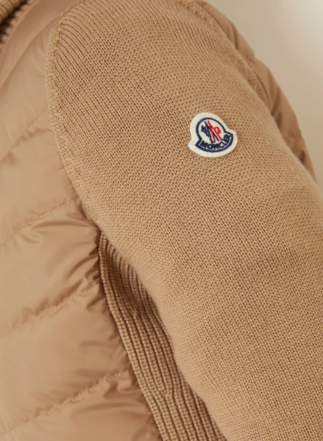 Lightweight-Daunenjacke im Materialmix